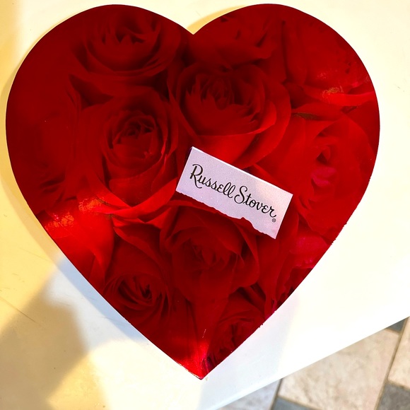 RUSSELL STOVER VALENTINE HEART ROSE PRINT CHOCOLATE BOX 11 in SPECIAL GIFT DECOR - Picture 5 of 8